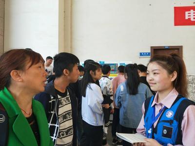 【2018年湖北省技能高考专题报道】鹰击天风壮 鹏飞海浪春--访技能高考带队老师、考生、家长及志愿服务者
